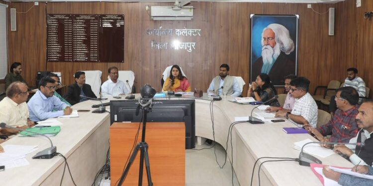 कलेक्टर सुश्री ऋजु बाफना की अध्यक्षता में आज राष्ट्रीय उपलब्धि सर्वेक्षण (एनएएस) की समीक्षा बैठक आयोजित की गई