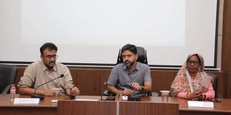 कलेक्टर श्री यादव की अध्यक्षता में जिला जल एवं स्वच्छता मिशन की बैठक संपन्न 🔳विकास कार्याे को तय समय-सीमा में गुणवत्ता के साथ पूर्ण करने के दिए निर्देश