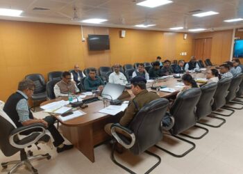 खाद्य पदार्थों के परिवहन में आधारकार्ड अनिवार्य करें – संभाग आयुक्त 