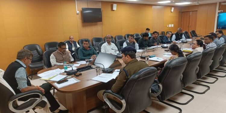 खाद्य पदार्थों के परिवहन में आधारकार्ड अनिवार्य करें – संभाग आयुक्त 