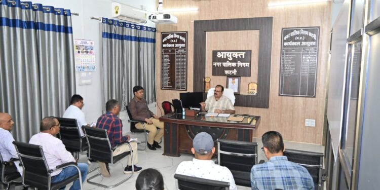 *निगमायुक्त नीलेश दुबे के बैठक आयोजित कर, स्थापना पेंशन शाखा के लंबित कार्यों की समीक्षा*