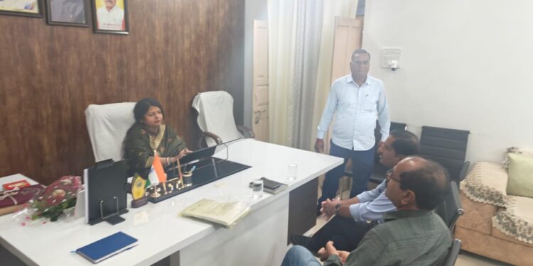 महापौर सूरी के प्रयासो से सिविल लाइन रेलवे रोड का रास्ता हुआ साफ़ ।