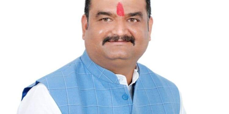 विधायक की लोकप्रियता और सर्मथकों को देख, नगर के नेताओं की चिंता बढ़ी