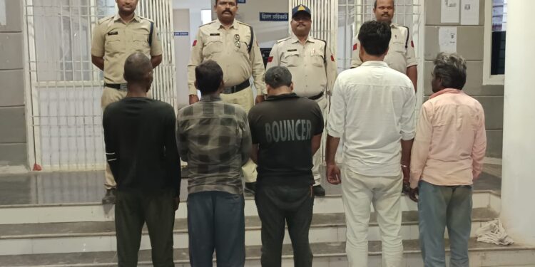 *बरही पुलिस ने दो जुआ फड़ो पर डाली रेड पांच जुआडियों को धर दबोचा