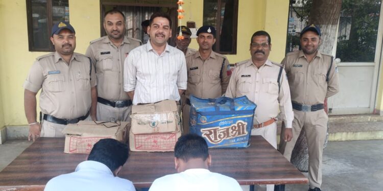 *पुलिस चौकी बस स्टैंड थाना कोतवाली कटनी* *त्यौहारों में नशे का कारोवार करने वाले युवकों को बस स्टैंड. पुलिस ने किया गिरफ्तार,*