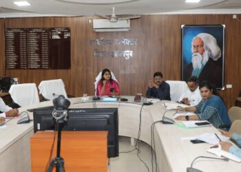 सर्वेयर अपनी किट से सोयाबीन की नमी चेक करें-कलेक्टर सुश्री बाफना