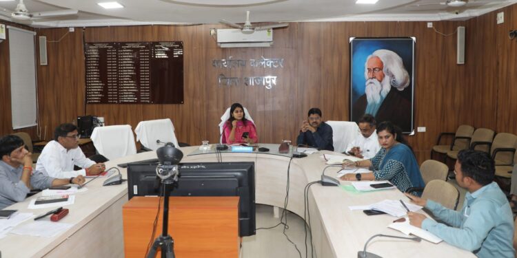 सर्वेयर अपनी किट से सोयाबीन की नमी चेक करें-कलेक्टर सुश्री बाफना