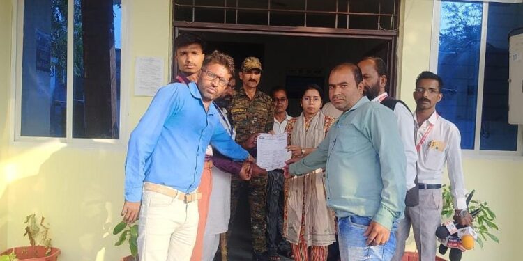 उत्तर प्रदेश के फतेहपुर में पत्रकार की हत्या के मामले “शुजालपुर एसडीएम को विश्व पत्रकार महासंघ ने ज्ञापन सोपा”