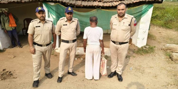 *पुलिस चौकी बस स्टैंड थाना कोतवाली कटनी* खबर का असर *त्यौहारों में नशे का कारोवार करने वालो पर बस स्टैंड पुलिस का प्रहार जारी* * कैलवरा खुर्द से के कब्जे से 2000 रू की 20 पाव देशी मदिरा बरामद