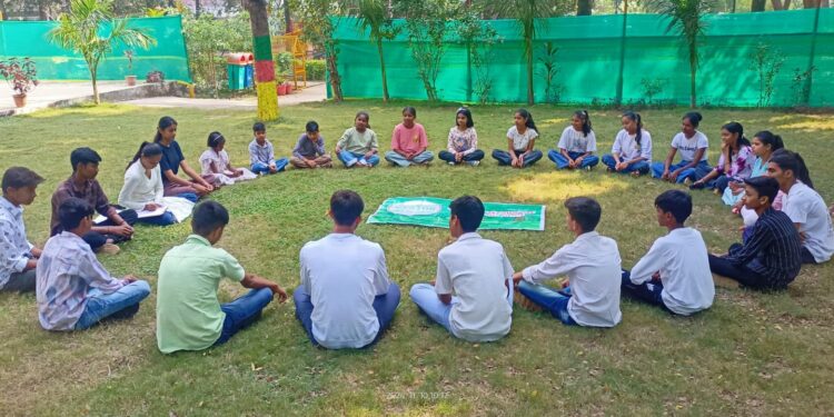 टीन एजर सदस्यों ने फिर एक बार सिंगल यूज प्लास्टिक की रोकथाम पर चर्चा कर छेड़ा मुद्दा….