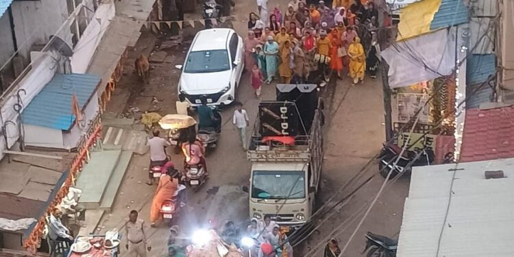 गुरुनानक देव के 155 वा प्रकाश पर्व पर नगर कीर्तन का आयोजन हुआ