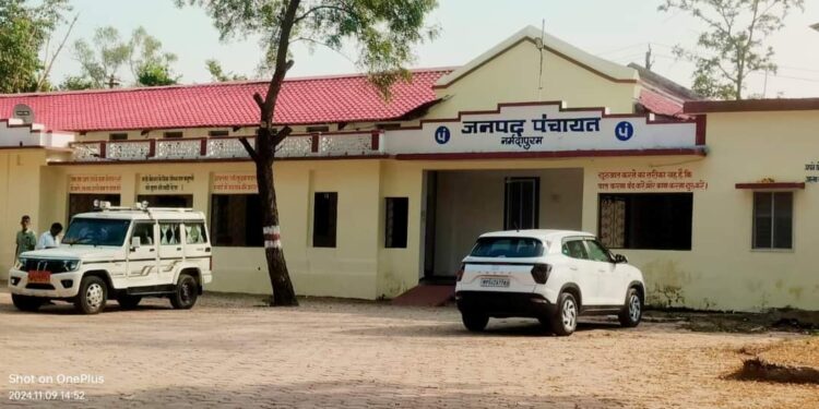 कमिश्नर से शिकायत कर सरपंच ने परेशान करने का लगाया आरोप, जांच हुई शुरू,बिना अनुमति पंचायत का विज्ञापन प्रकाशन भुगतान को लेकर दबाव की शिकायत सुर्खियों में….!