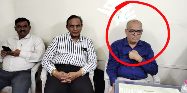 नगर पालिका नर्मदापुरम में पदस्थ रसूखदार प्रभारी एई रमेश वर्मा सीहोर में लोकायुक्त पुलिस के हाथों रिश्वत के मामले में धराए,मचा हड़कंप,बिना अनुमति मकान निर्माण में आपत्ति नहीं करने के एवज में ₹70 हजार की मांग की गई थी पहली किस्त के रूप में आज ₹20हजार सहायक ने लिए थे…!