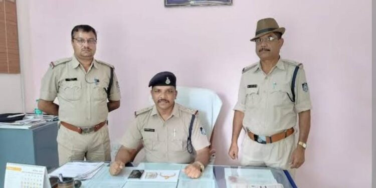 *अमरवाड़ा थाना प्रभारी राजेंद्र धुर्वे के नेतृत्व में ग्राम रिछेडा में अवेध शराब बिक्री करने बालो के यह मारी दविश*