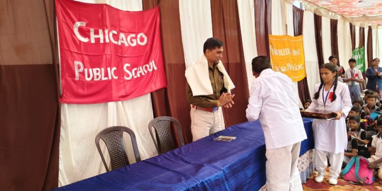 *थाना प्रभारी माधवनगर ने शिकागो शाला के वार्षिकोत्सव में यातायात नियमों पर किया संवाद*
