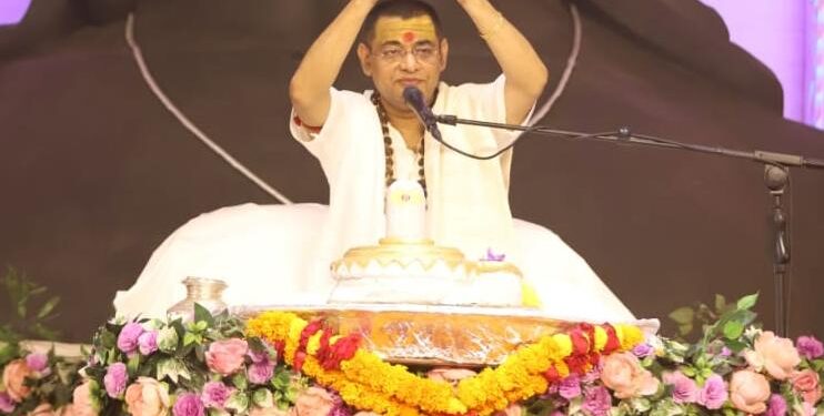 माँ चाहे कितनी भी अनपढ़ क्यों न हो,संसार का ज्ञान माँ से ही प्राप्त होता है : आचार्य सोमेश परसाई …