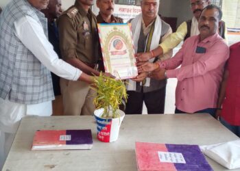 चंदौली इलिया थाना प्रभारी से की गई शिष्टाचार मुलाकात
