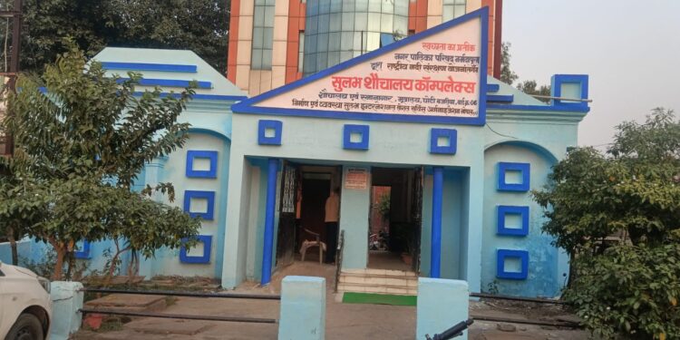 नगर पालिका की स्वच्छ सर्वेक्षण 2024 की गतिविधियां जारी,नगर पालिका अध्यक्ष नीतू महेंद्र यादव के निर्देशन में सुलभ काम्पलेक्स की मरम्म्त और पुताई कार्य जारी…