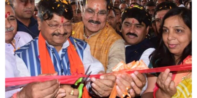 नगर परिषद पानखेड़ी के नवनिर्मित भवन का लोकार्पण एवं दीपावली मंगल मिलन समारोह में शामिल हुए नगरीय विकास एवं आवास मंत्री कैलाश विजयवर्गीय…!