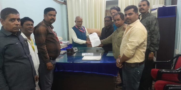 मध्य प्रदेश लघु वेतन कर्मचारी संघ लोक शिक्षण संचालनालय भोपाल के नाम को नियमित आकस्मिक अंशकालीन आउट सोर्स कर्मचारियों की 7 सूत्रीय मांगों पर सौपा ज्ञापन