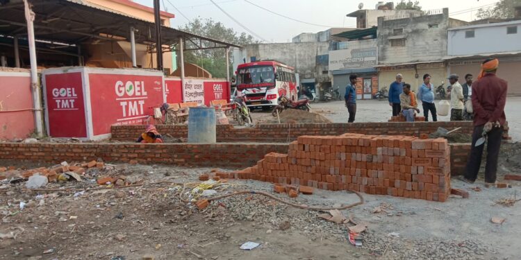 *माधव नगर झूलेलाल मंदिर से लगी कीमती जमीन पर भू-माफिया के द्वारा किया जा रहा अवैध कब्जा*