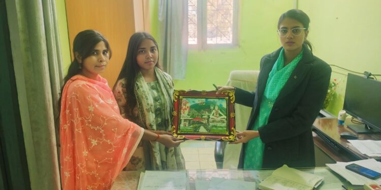पवई नवनियुक्त SDM समीक्षा जैन का समाज सेविका अर्चना सिंगरौल ने किया स्वागत