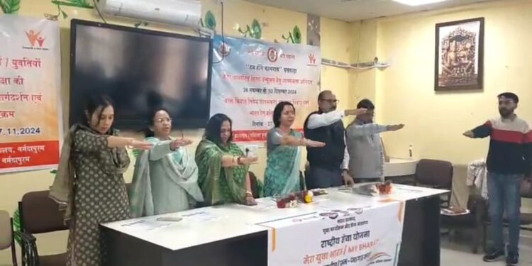 अनुविभागीय अधिकारी राजस्व ने किया सिवनी मालवा विधानसभा मतदान केंद्रों का निरीक्षण