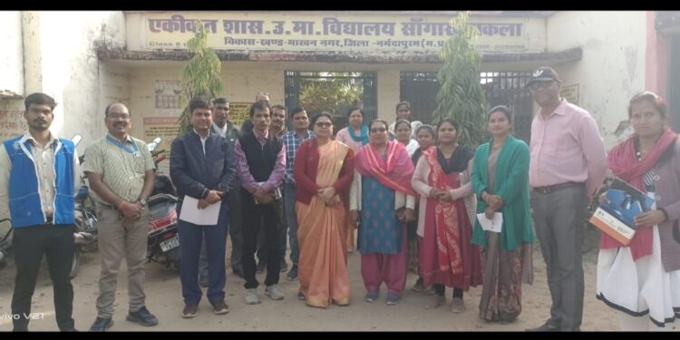 संयुक्त संचालक लोक शिक्षण शिक्षा ने किया स्कूलों का निरीक्षण,अर्धवार्षिक परीक्षा की तैयारी के लिए किया निर्देशित…