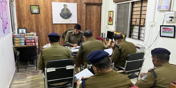 एसडीओपी स्लीमनाबाद श्री अखिलेश गौर द्वारा पर्यवेक्षण अंतर्गत आने वाले पुलिस थानों के थाना प्रभारियों की मासिक अपराध समीक्षा बैठक ली गई