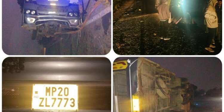 *कटनी के लमतरा ब्रिज समीप पलटी बारातियों से भरी बस, 22 महिलाएं एक बच्चा घायल*