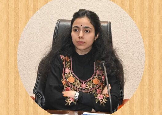 प्रकरणों के निराकरण में लापरवाही बर्दाश्‍त नहीं की जायेगी – अपर कलेक्‍टर श्रीमती सिंह