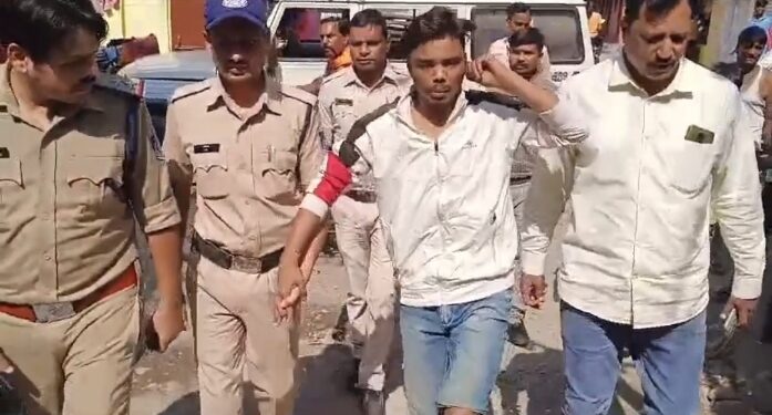 पुलिस ने एक गुंडे का उसी इलाके में जुलूस निकाला, जहां वो रंगदारी कर रहा था देखे VIDEO. अपराध करना पाप है, पुलिस हमारी बाप