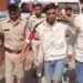 पुलिस ने एक गुंडे का उसी इलाके में जुलूस निकाला, जहां वो रंगदारी कर रहा था देखे VIDEO. अपराध करना पाप है, पुलिस हमारी बाप