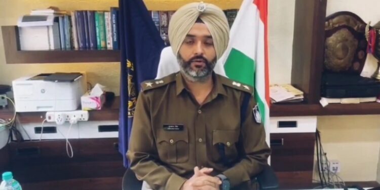 पुलिस अधीक्षक नर्मदापुरम डॉ. गुरकरन सिंह द्वारा डिजिटल अरेस्ट के संबंध में नर्मदापुरम जिलेवसियों को दी गयी जानकारी ।
