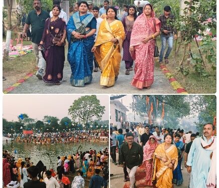 छठ व्रतधारियों से मिलने घाट पर पहुंची महापौर प्रीति संजीव सूरी डूबते सूरज को अर्ग दे रही व्रत धारी महिलाओं के साथ की नगर के मंगल की कामना अन्यजन प्रतिनिधि भी रहे मौजूद