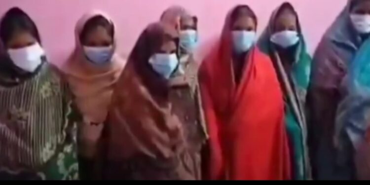 कथास्थल से 15 लुटेरी महिलाएं गिरफ्तार : कथास्थल को बनाती थीं निशाना, 10 लाख की 11 गोल्ड चेन बरामद