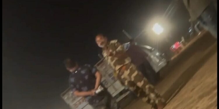 VIDEO वायरल अभी वर्दी फाड़कर तुझे अंदर करा दूंगा’, ASI ने पटाखा दुकानदार को दी धमकी, जमकर की गाली गलौज,