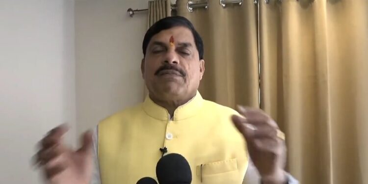 छठ मैया के पावन पर्व की प्रदेश एवं देशवासियों को हार्दिक बधाई…  हमने पूरे प्रदेश में निर्देश जारी कर कहा है कि नदी, पोखर, तालाब; जहां भी छठ पूजा होती है, वहां पर विशेष व्यवस्था की जाए। CM