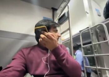 139 पर आई ओवरचार्जिंग की शिकायत, रेलवे ने लिया फटाफट एक्शन, कैटरिंग कंपनी पर लगा एक लाख का जुर्माना।  यात्रियों को ओवर चार्जिंग की राशि की गई रिटर्न! VIDEO