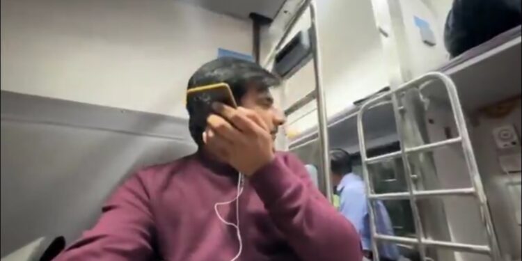 139 पर आई ओवरचार्जिंग की शिकायत, रेलवे ने लिया फटाफट एक्शन, कैटरिंग कंपनी पर लगा एक लाख का जुर्माना।  यात्रियों को ओवर चार्जिंग की राशि की गई रिटर्न! VIDEO