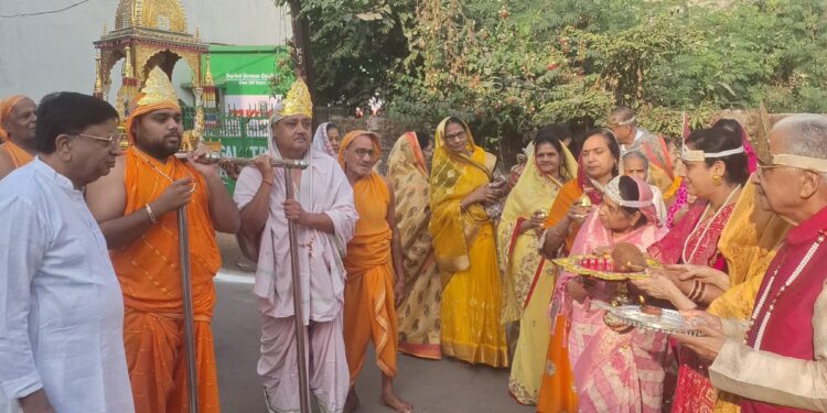 विश्व शांति महायज्ञ के साथ भव्य शोभायात्रा