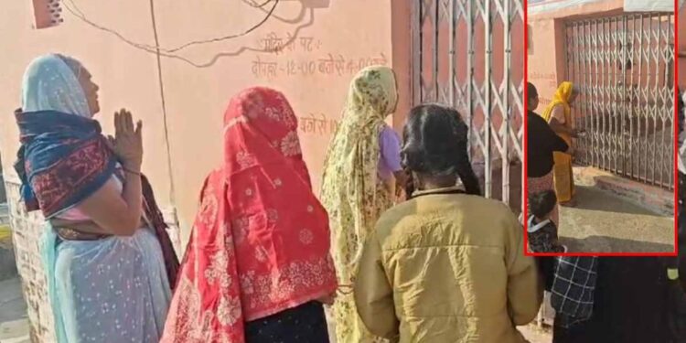 महिलाओं ने अपनाया ‘स्त्री-2 फिल्म’ का फॉर्मूला, हाथ में पत्थर लेकर दबंगों के सामने तोड़ा ताला