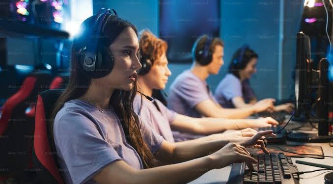 Online Gaming में पैसे हारने के कारण युवती ने रचा स्वयं के अपहरण का षड्यन्त्र- देखे .,,VIDEO
