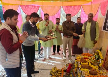 जिला जेल में धूमधाम से बंदियों मनाई गीता जयंती  कलेक्टर श्री यादव और एस पी श्री रंजन हुए शामिल
