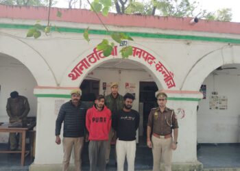 *थाना ठठिया पुलिस द्वारा गैंगस्टर एक्ट मुकदमे में वांछित /25,000 रुपये के इनामिया दो अभियुक्तगण को किया गिरफ्तार।*