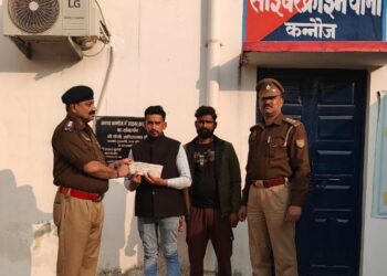 *पुलिस अधीक्षक कन्नौज के निर्देशन में थाना साइबर क्राइम टीम द्वारा त्वरित कार्यवाही करते हुये फ्रॉड की गई धनराशि 1,10,000/-रू0 रूपये पीडित को वापस दिलाये ।*