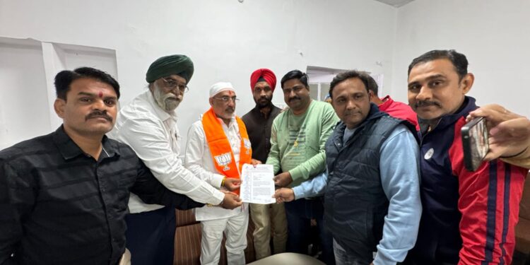सांसद दर्शन सिंह चौधरी से इटारसी क्रिकेट संघ ने क्रिकेट ग्राउंड की मांग को लेकर सौंपा ज्ञापन,स्‍टेडियम पर हुई चर्चा…