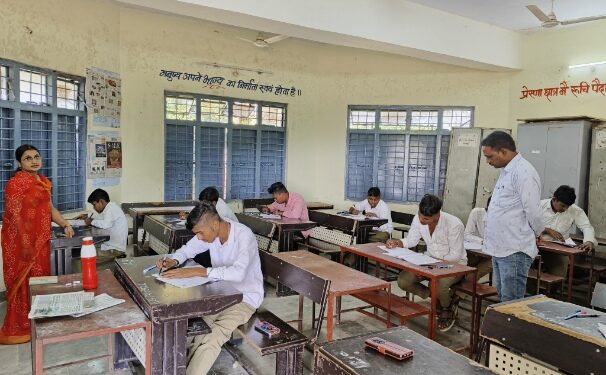 कक्षा नौवीं से बारहवीं तक की बोर्ड पैटर्न पर अर्धवार्षिक परीक्षा प्रारंभ…