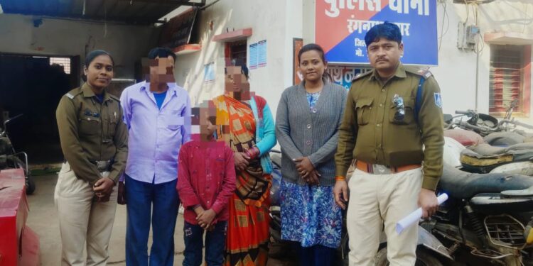 थाना रंगनाथ नगर पुलिस की तत्परता से 2 दिवस में 09 वर्ष के अपह्रत बालक को ढूंढकर, परिजनों को सुपुर्द किया गया ।