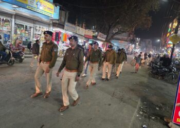 पुलिस महानिदेशक, मध्यप्रदेश श्री कैलाश मकवाना के निर्देशानुसार एवं पुलिस अधीक्षक, श्रीमति मृगाखी डेका के कुशल नेतृत्व में नरसिंहपुर कोतवाली पुलिस द्वारा फ्लेग मार्च निकालकर फिक्स प्वाइन्ट लगाए जा रहे है जिसमें थाना/चौकी प्रभारी के साथ-साथ समस्त बल की सहभागिता सुनिश्चत की जा रही है।*